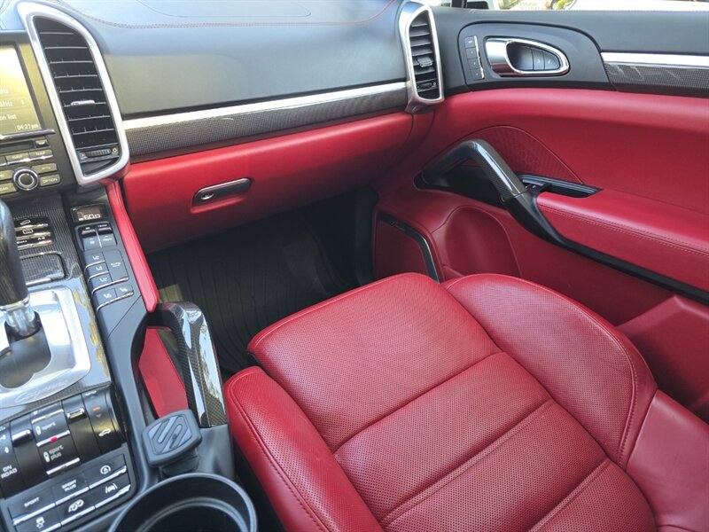 
								2016 Porsche Cayenne Turbo S ESTO5082C full									