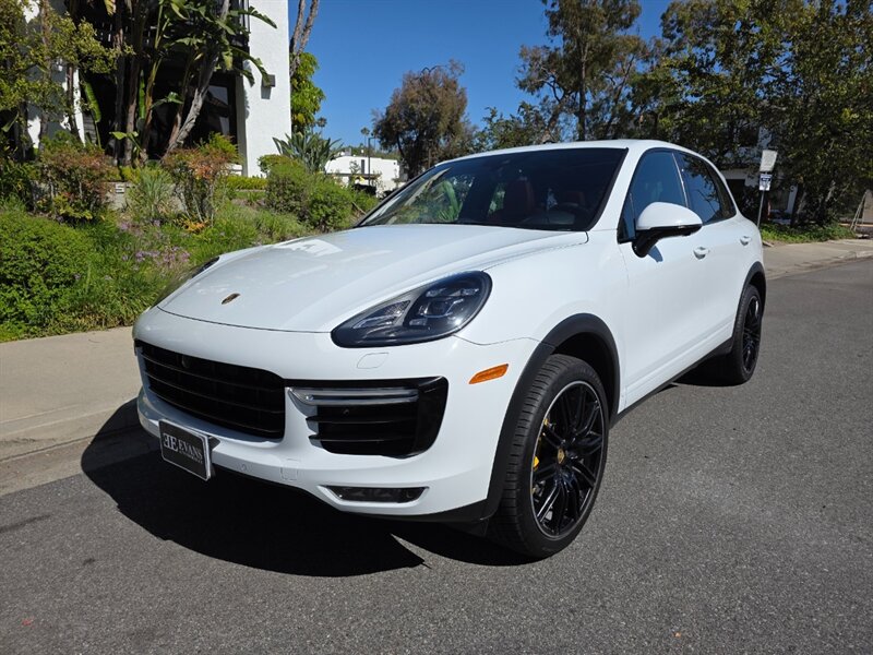
								2016 Porsche Cayenne Turbo S ESTO5082C full									