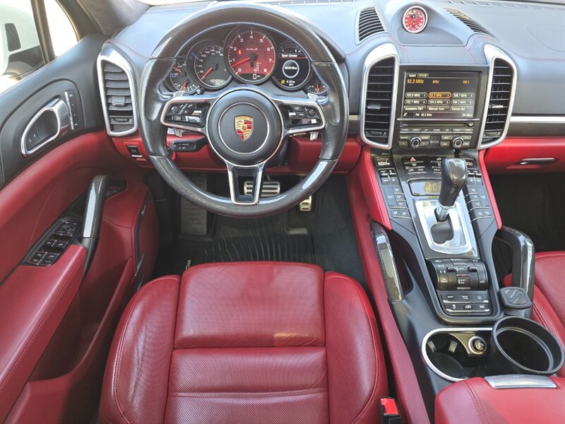
								2016 Porsche Cayenne Turbo S ESTO5082C full									