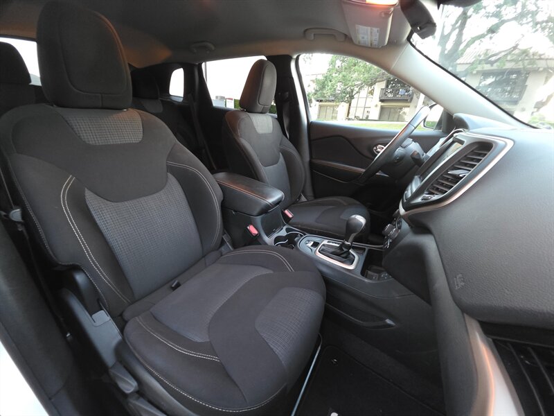 
								2016 Jeep Cherokee Latitude ESTO4320C full									