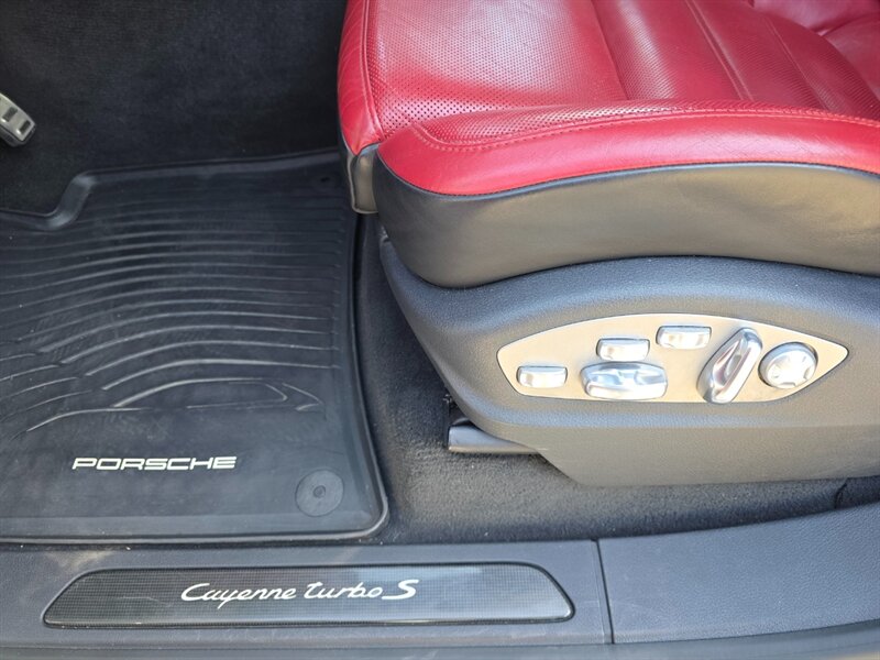 
								2016 Porsche Cayenne Turbo S ESTO5082C full									