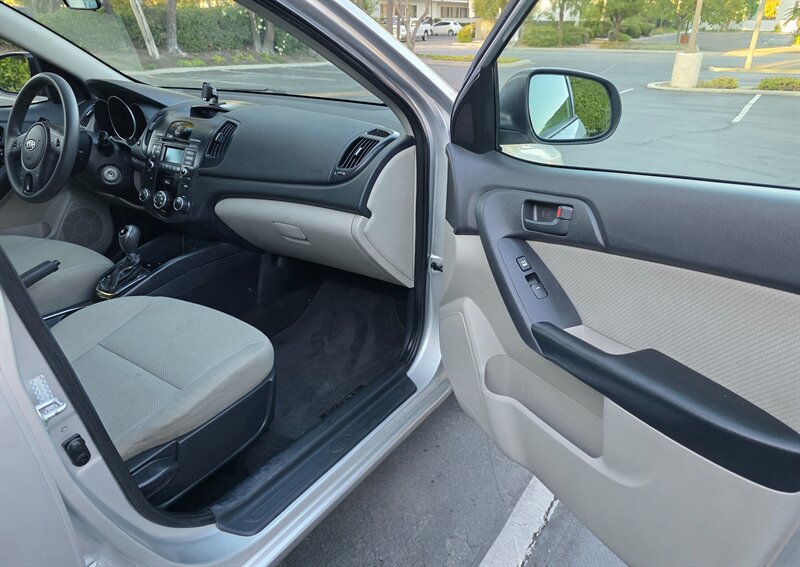 
								2011 Kia Forte EX ESTO9677 full									