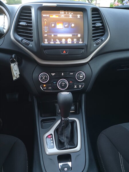 
								2016 Jeep Cherokee Latitude ESTO4320C full									