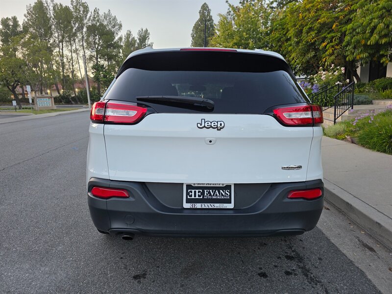 
								2016 Jeep Cherokee Latitude ESTO4320C full									