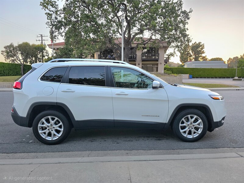 
								2016 Jeep Cherokee Latitude ESTO4320C full									
