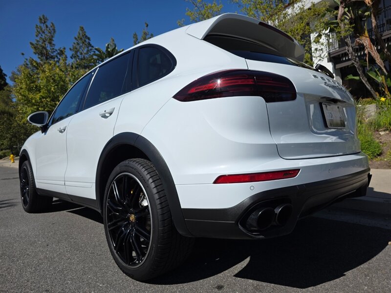 
								2016 Porsche Cayenne Turbo S ESTO5082C full									