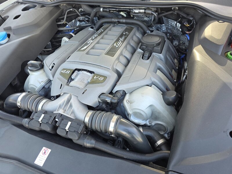 
								2016 Porsche Cayenne Turbo S ESTO5082C full									