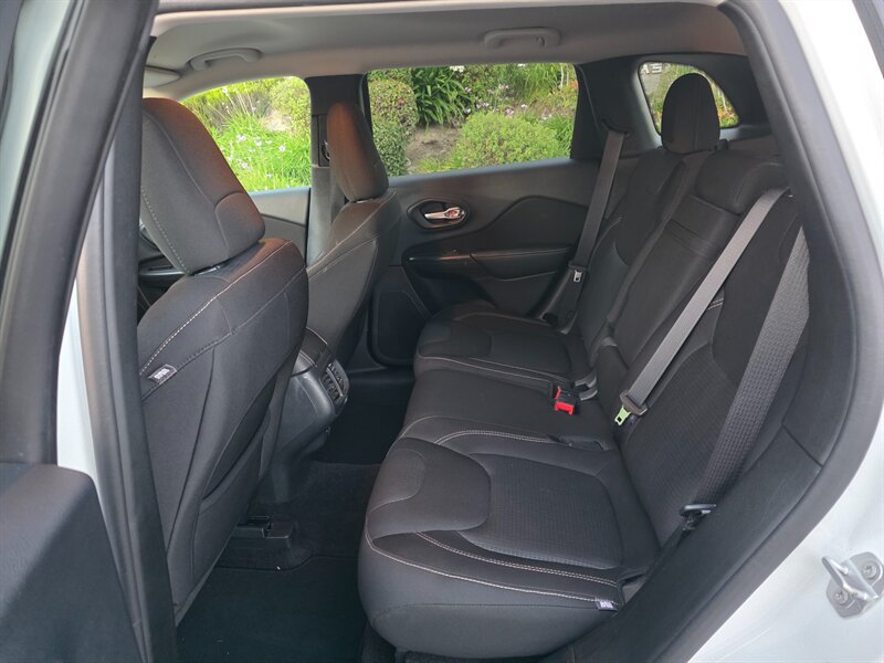
								2016 Jeep Cherokee Latitude ESTO4320C full									