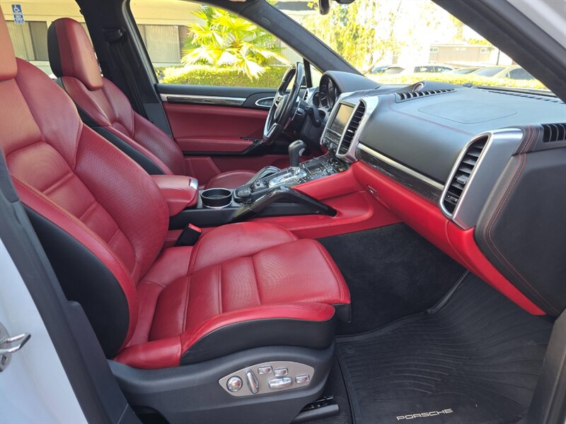 
								2016 Porsche Cayenne Turbo S ESTO5082C full									