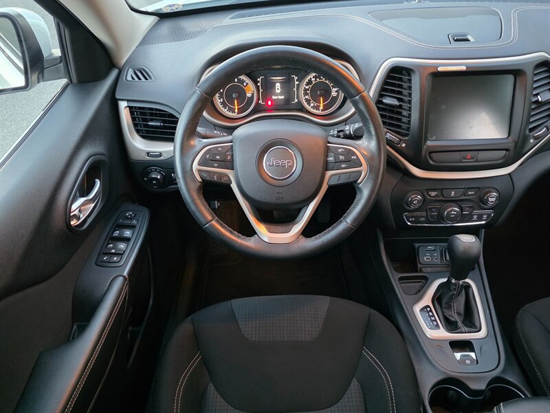 
								2016 Jeep Cherokee Latitude ESTO4320C full									