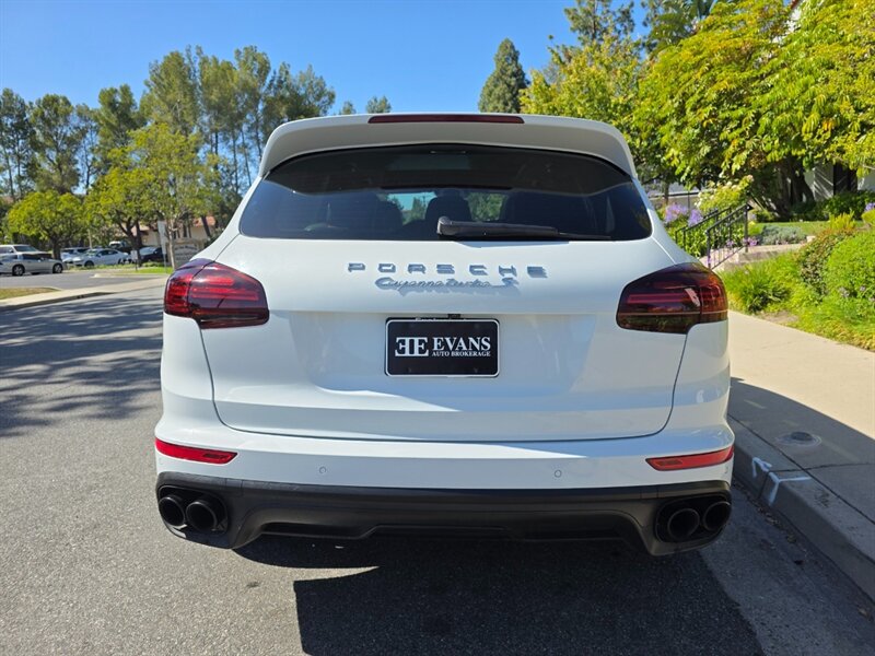 
								2016 Porsche Cayenne Turbo S ESTO5082C full									
