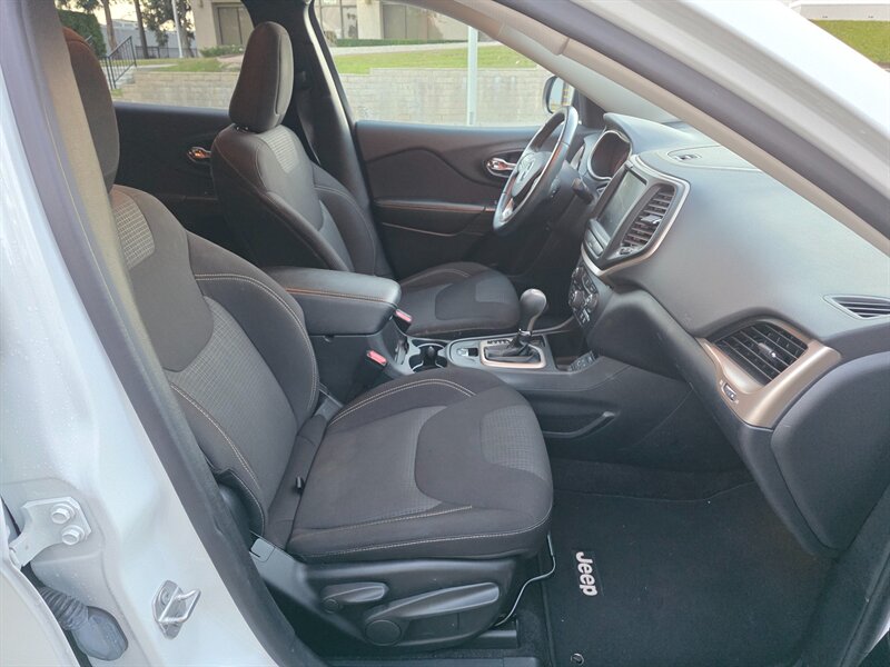 
								2016 Jeep Cherokee Latitude ESTO4320C full									