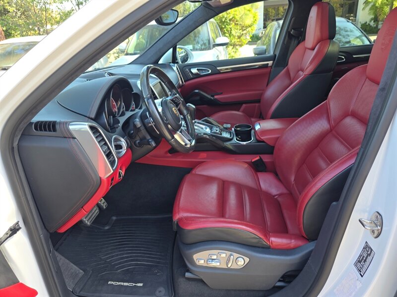 
								2016 Porsche Cayenne Turbo S ESTO5082C full									