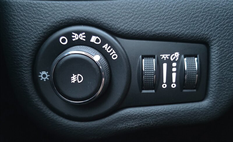 
								2016 Jeep Cherokee Latitude ESTO4320C full									