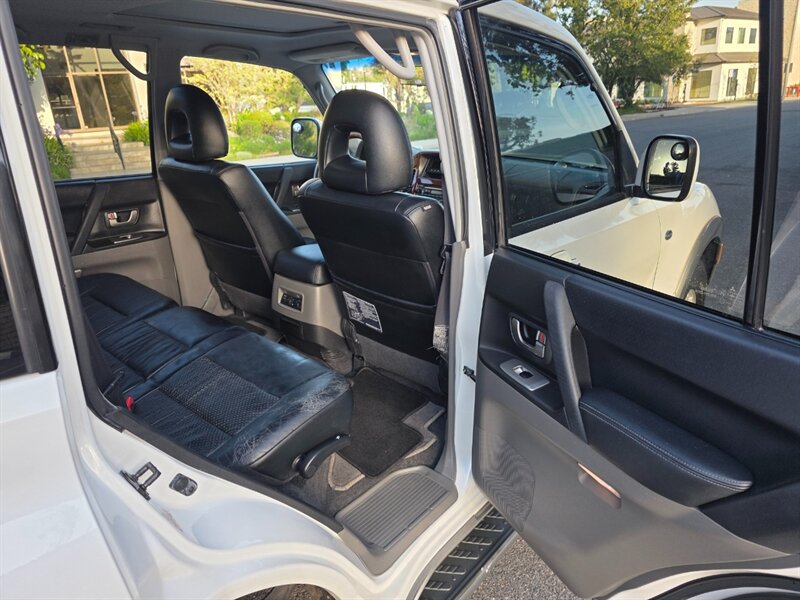 
								2003 Mitsubishi Montero Limited ESTO6743C full									