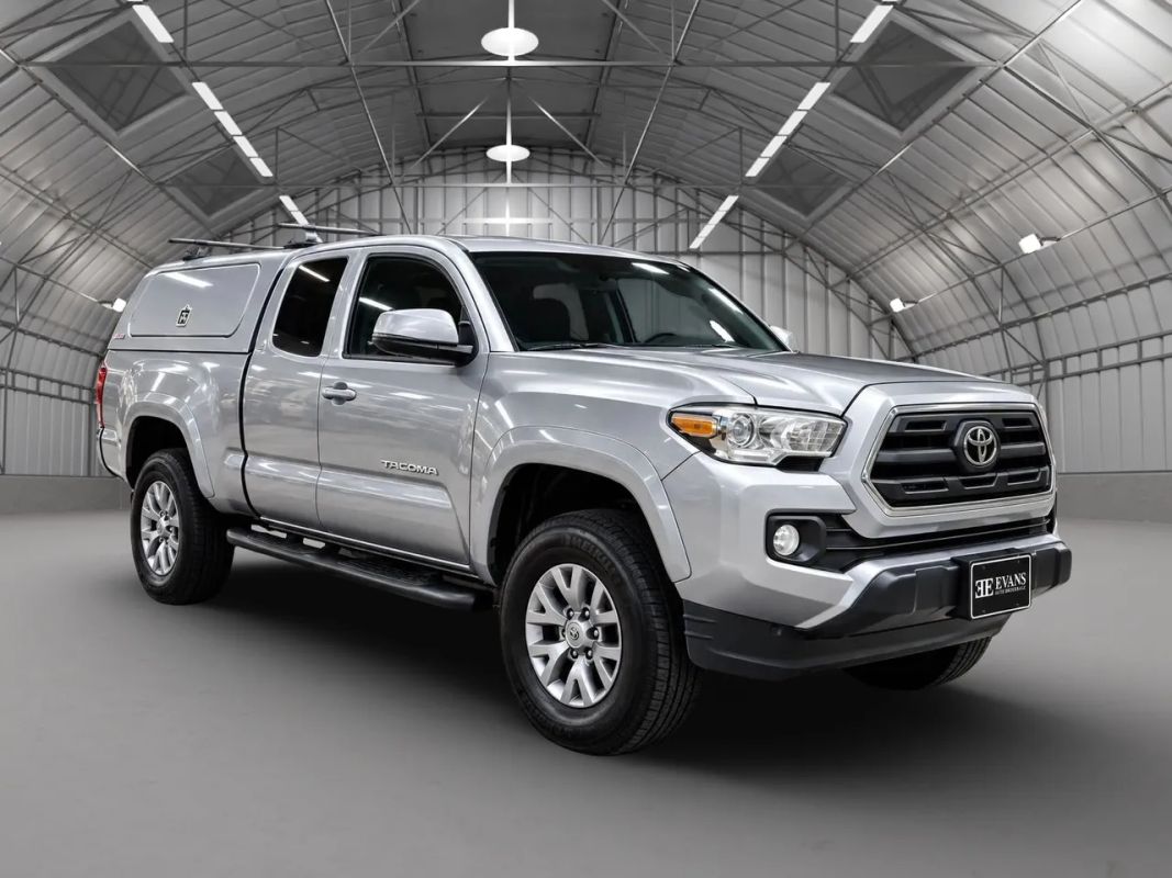Image 1 of 27: 2019 Toyota Tacoma Access Cab SR5 Pickup 4D 6 ft ESTO8927C